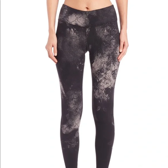 Alo Yoga Black Smoke Airbrush print leggings Med - Picture 2 of 14